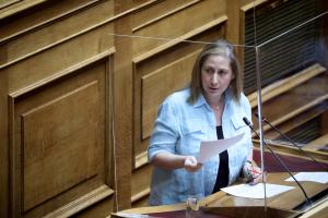 Η Μαριλίζα Ξενογιαννακοπούλου στη Βουλή.