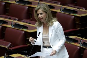 Η Μεροπη Τζούφη στη Βουλή.