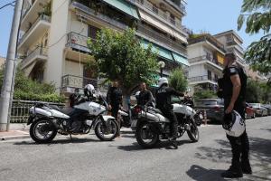 Αστυνομικοί στη Δάφνη όπου έγινε γυναικοκτονία
