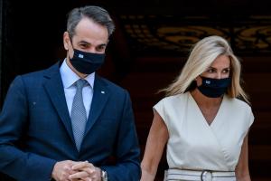 Μαρέβα Γκραμπόφσκι ΚΑΙ Κυριάκος Μητσοτάκης έξω από το Μαξίμου