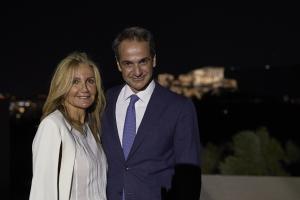 Μαρέβα Γκραμπόφσκι και Κυριάκος Μητσοτάκης με φόντο την Ακρόπολη