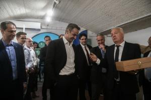 Ο Κυριάκος Μητσοτάκης στην Ένωση Συνεταιρισμών Θηραϊκών Προϊόντων Σαντορίνης