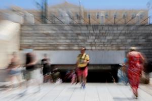 Κόσμος στην πλατεία Συντάγματος