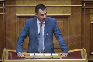 Ο Αλέξης Χαρίτσης στο βήμα της Βουλής, Ιούλιος 2021.