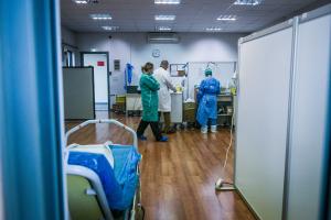 Γιατροί στο νοσοκομείο Γεννηματάς