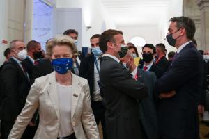 ΦΟΝ ΝΤΕΡ ΛΑΪΕΝ ΜΑΚΡΟΝ ΜΗΤΣΟΤΑΚΗΣ