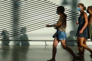 Τουρίστες στο αεροδρόμιο Ελευθέριος Βενιζέλος