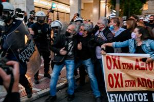 ΜΑΤ ενάντια σε εκπαιδευτικούς