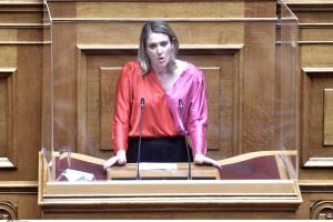 Η Άννα Ευθυμίου στη Βουλή