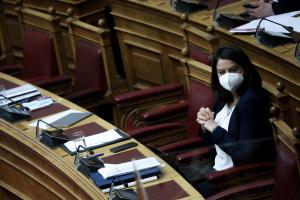 Η Νίκη Κεραμέως στη Βουλή