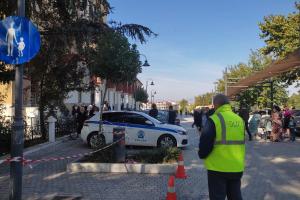 ΕΜΒΟΛΙΑΣΜΟΙ ΛΑΡΙΣΑ ΕΞΩ ΑΠΟ ΕΚΚΛΗΣΙΑ