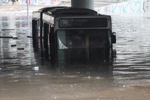 Εγκλωβισμός λεωφορείου στην Αθήνα