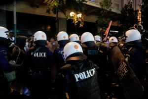 Επίθεση των ΜΑΤ σε πορεία διαμαρτυρίας για τον θάνατο του 20χρονου Ρομά