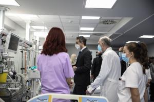 Ο Κυριάκος Μητσοτάκης στο νοσοκομείο ΚΑΤ