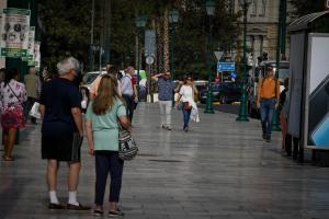 Κόσμος στην πλατεία Συντάγματος