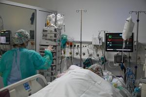 Ασθενής στην ΜΕΘ του Γενικού Νοσοκομείου Νοσημάτων Θώρακος Αθηνών «Η ΣΩΤΗΡΙΑ»