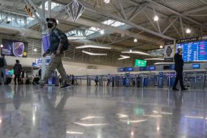 Επιβάτες στο αεροδρόμιο Ελευθέριος Βενιζέλος