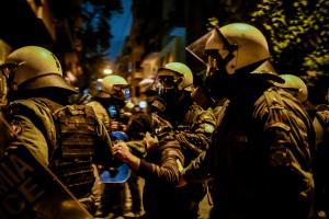 Επίθεση της αστυνομίας σε διαδηλωτή