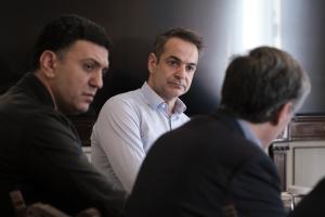 Βασίλης Κικίλιας, Κυριάκος Μητσοτάκης και Σωτήρης Τσιόδρας