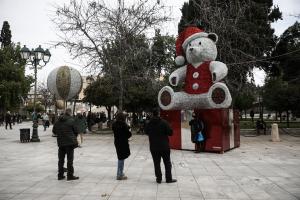 Κόσμος στο Σύνταγμα τα Χριστούγεννα