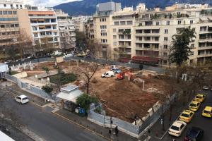 ΠΛΑΤΕΙΑ ΚΟΛΩΝΑΚΙΟΥ ΧΩΡΙΣ ΔΕΝΤΡΑ