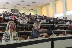 Αμφιθέατρο ΑΕΙ πανεπιστήμιο μάσκα