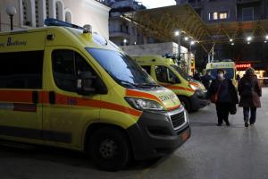 Ασθενοφόρα έξω από νοσοκομείο
