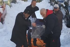 Φέρετρο μέσα στα χιόνια