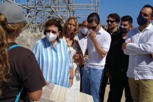 Η Λίνα Μενδώνη και η οικογένεια Λεβέντη