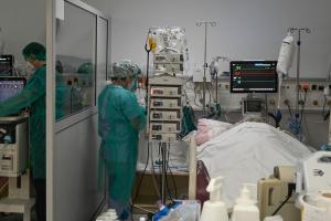 Νοσηλευτές σε ΜΕΘ