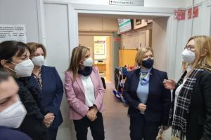 Η Μίνα Γκάγκα στο νοσοκομείο Παίδων Πεντέλης