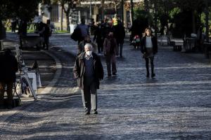 Κόσμος στο Μοναστηράκι