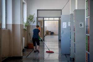 σχολείο καθαρίστρια