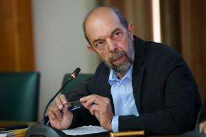Ο Νίκος Μπελαβίλας