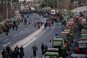 Αγρότες με τρακτέρ στη Λάρισα