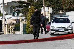 Αστυνομικοί στο σημείο της δολοφονίας του Γιώργου Καραϊβάζ