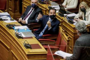Άδωνις Γεωργιάδης και Παύλος Πολάκης στη Βουλή