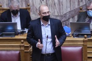 Ο Γιάννης Οικονόμου στη Βουλή