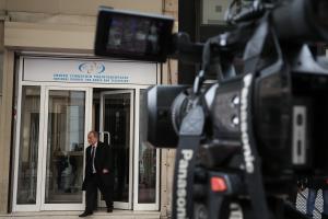 Κάμερα έξω από το ΕΣΡ