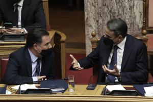 Άδωνις Γεωργιάδης και Κυριάκος Μητσοτάκης στη Βουλή