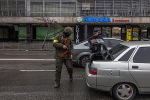 Μέλος της Εθνικής Φρουράς στο Κίεβο