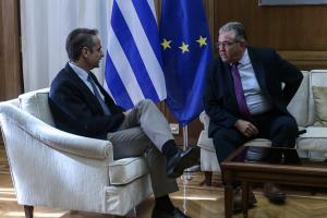 Κυριάκος Μητσοτάκης και Δημήτρης Κουτσούμπας