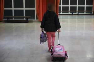 Μαθήτρια σε δημοτικό σχολείο