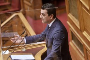 Ο Κώστας Σκρέκας στη Βουλή