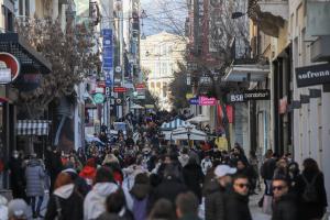 Κόσμος στον πεζόδρομο της Ερμού την Αθήνα, 3 Μαρτίου 2022.