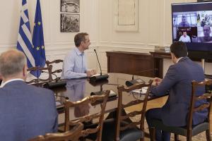 Ο Κυριάκος Μητσοτάκης σε σύσκεψη στο Μαξίμου