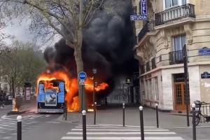 Παρίσι φωτιά λεωφορείο