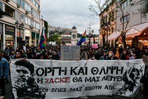 Στιγμιότυπο από τη συγκέντρωση στο Μοναστηράκι και την πορεία στο σημείο που δολοφονήθηκε ο Ζακ Κωστόπουλος, 3 Μαΐου 2022.