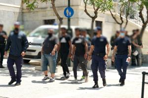 αστυνομία σκούπα μετανάστες