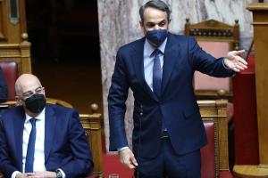 Νίκος Δένδιας και Κυριάκος Μητσοτάκης στη Βουλή